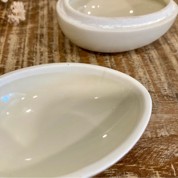 Takahashi Ceramic Egg Trinket Box with Gold Butterfly - Picture 15 of 16